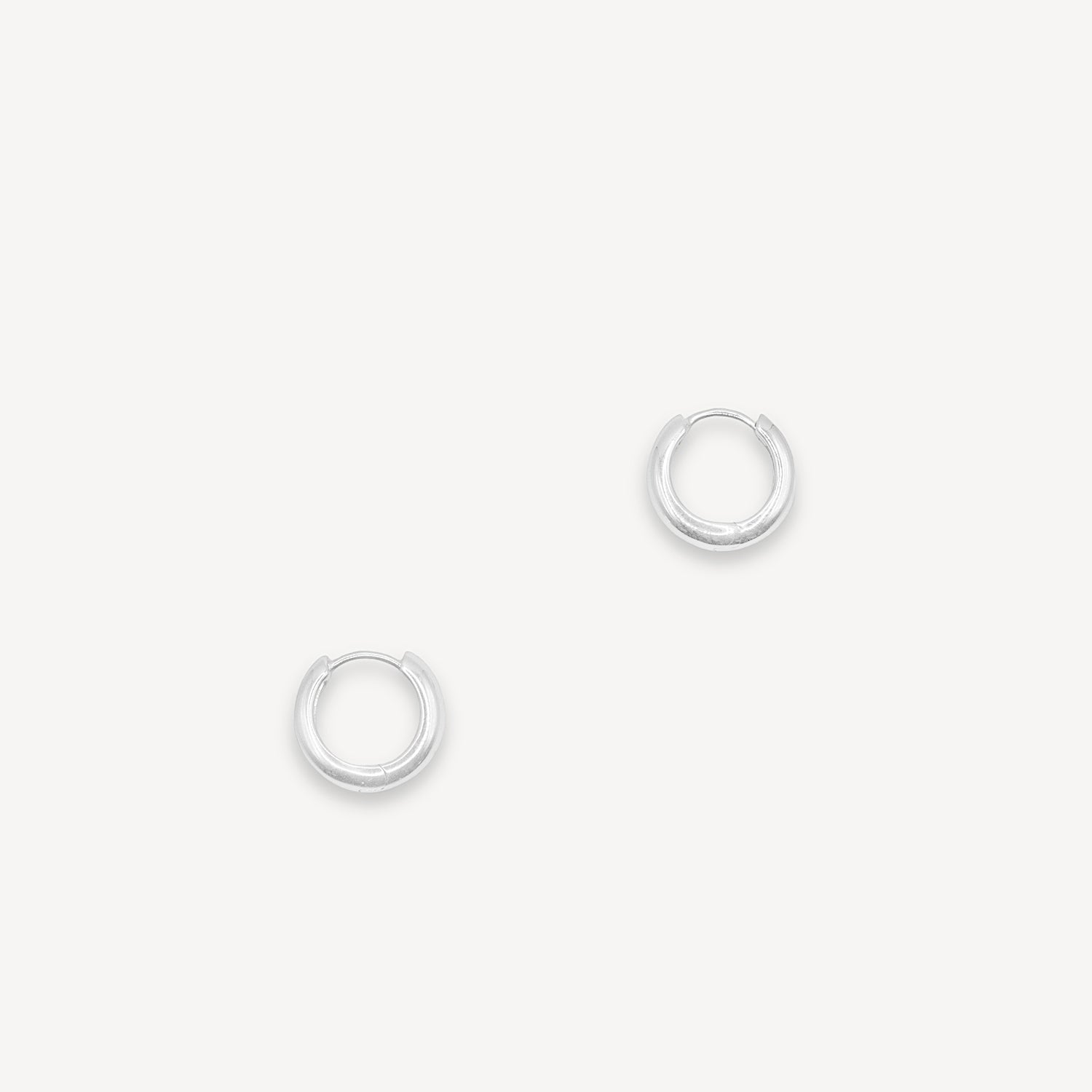 Petites boucles d'oreilles anneaux Huggie – Argent