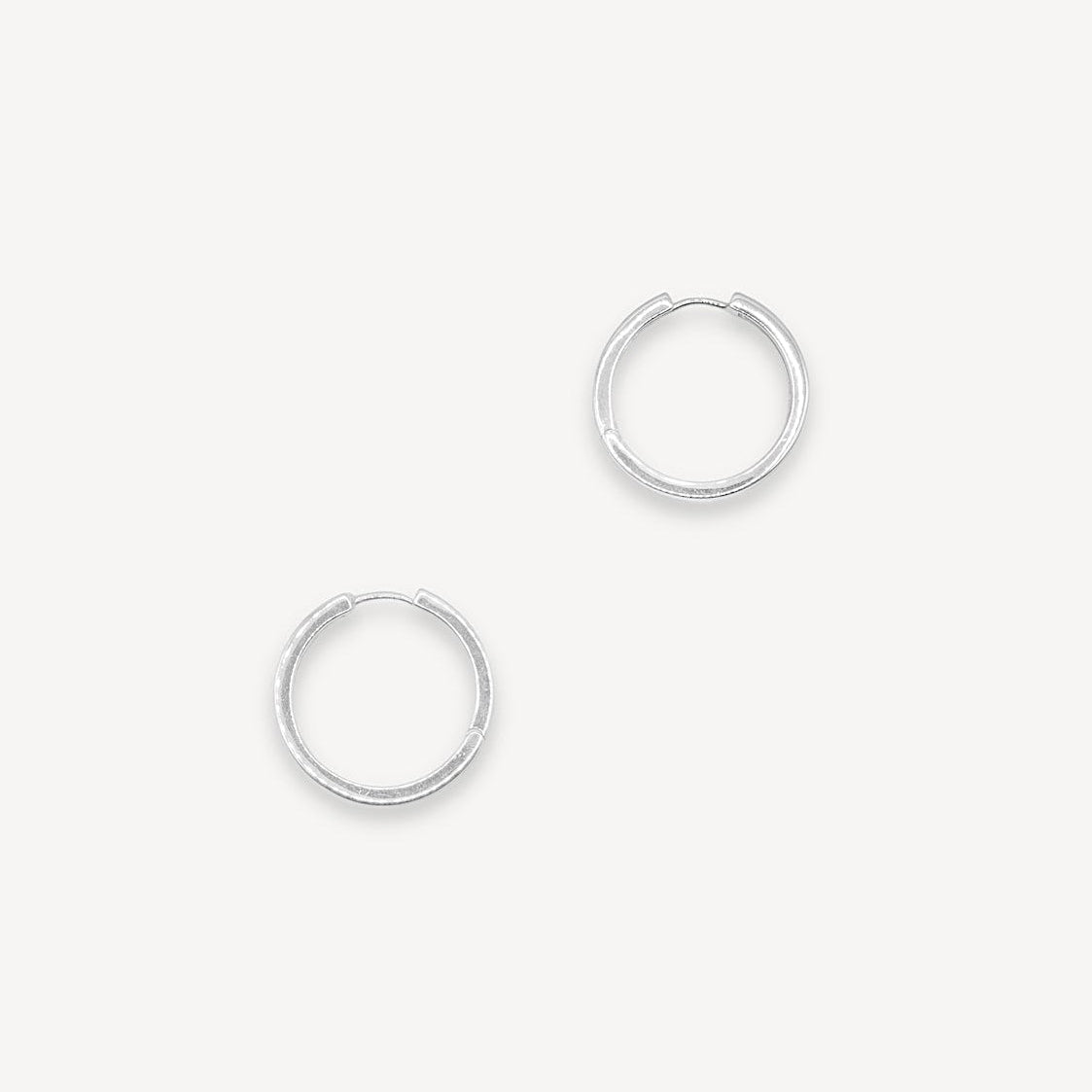 Grandes anneaux huggie - argent