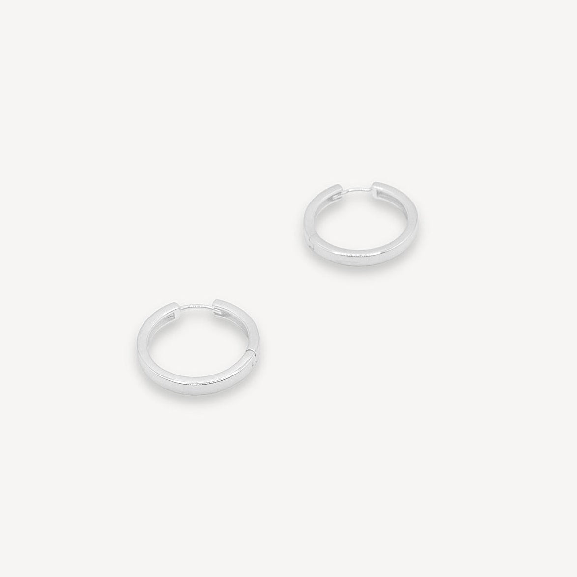 Grandes anneaux huggie - argent