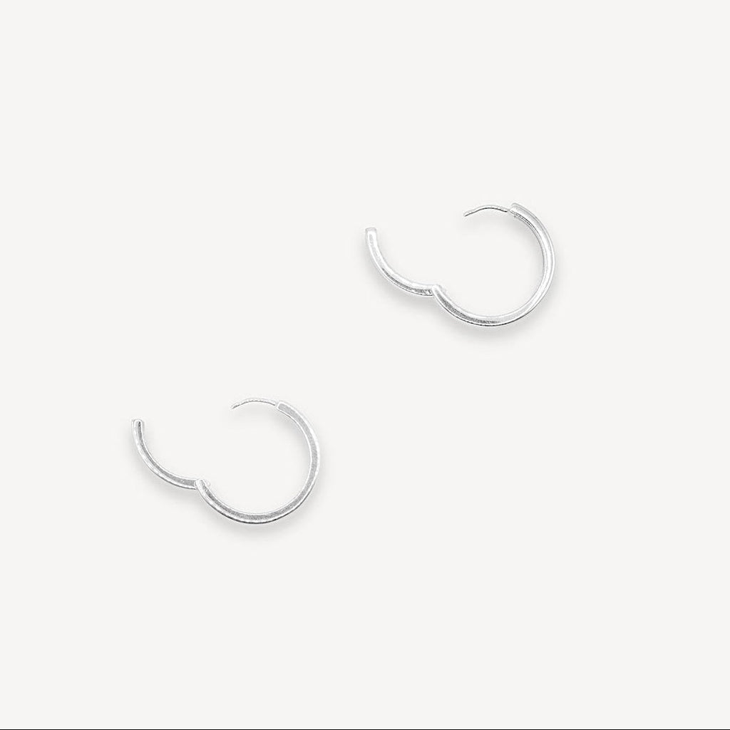 Grandes anneaux huggie - argent