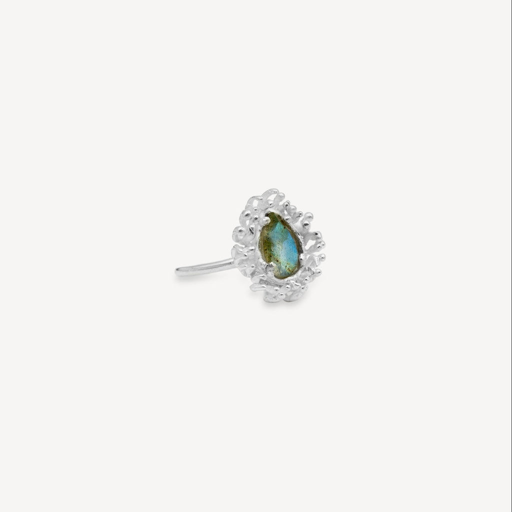 Bague en argent ornée d'une anémone et de labradorite
